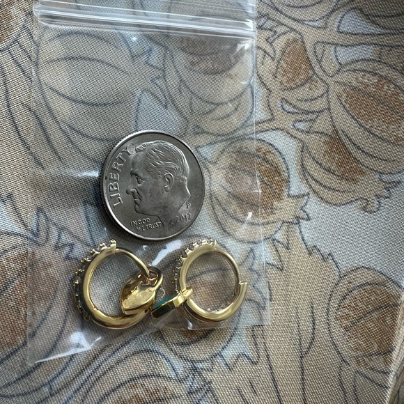 New 18k Gold Plated Diamond Hoop Earrings Teal Heart - Picture 6 of 8